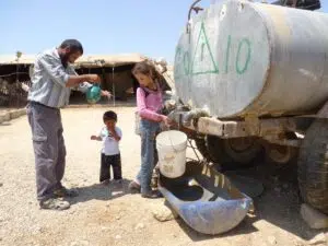 Водоноска доставя вода в Ивицата Газа